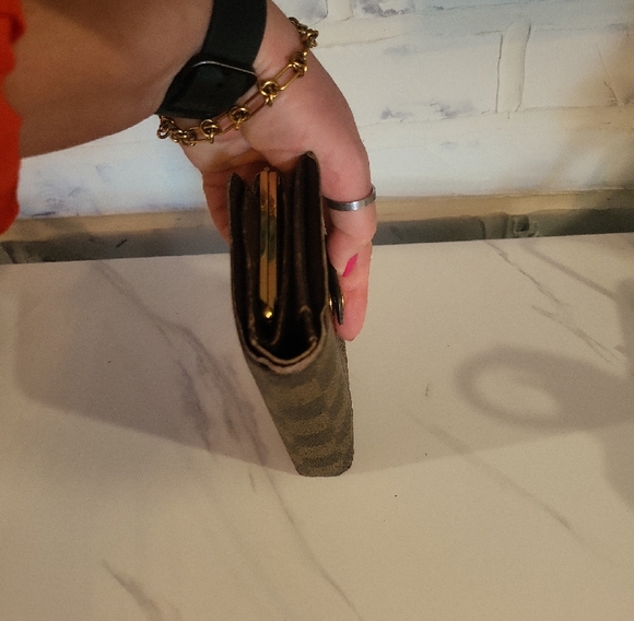 Louis Vuitton Kiss Lock Damier Wallet - Picture 7 of 12